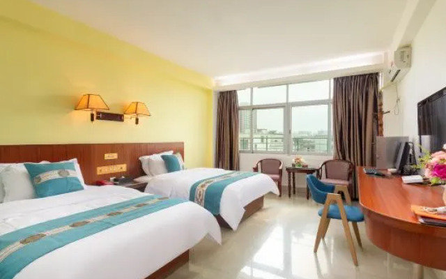 Holiday Hotel