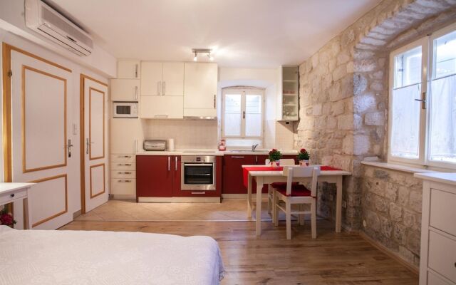 Apartment and Room Ursa