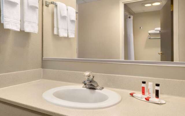 Super 8 by Wyndham Chambersburg I-81