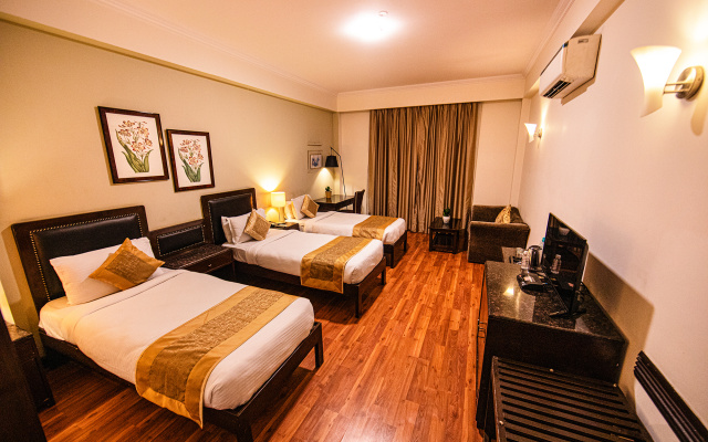 Fabhotel Prime Luxera