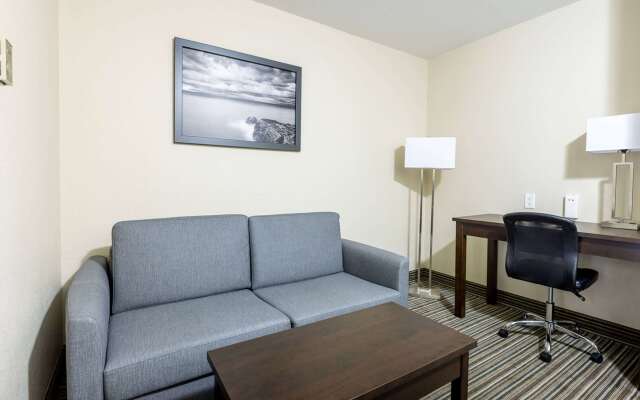 Super 8 by Wyndham Truro NS