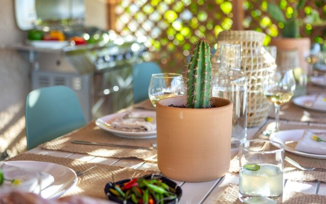 Desert Bloom by Avantstay Incredible Oasis w/ Dreamy Backyard & Patio