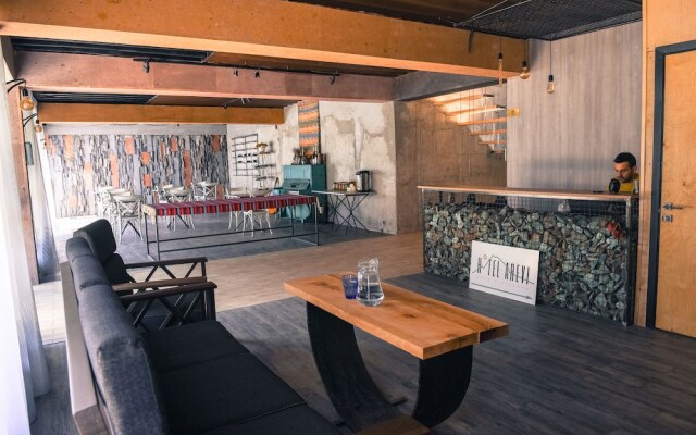 Arevi Hotel