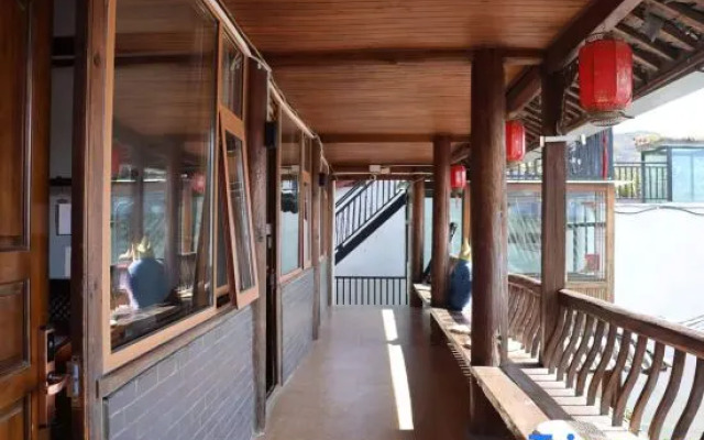 Pingju Scenic Inn (The Old Town of Lijiang)