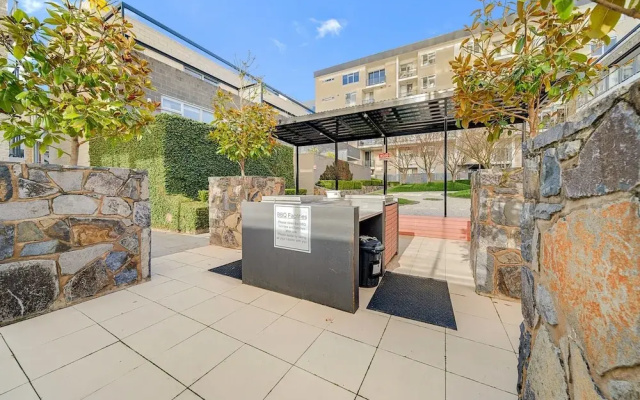 Stylish 1-bed Flat With Pool, BBQ & Sauna Access