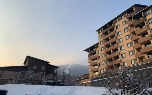 Xueren Nuandeng Apartment