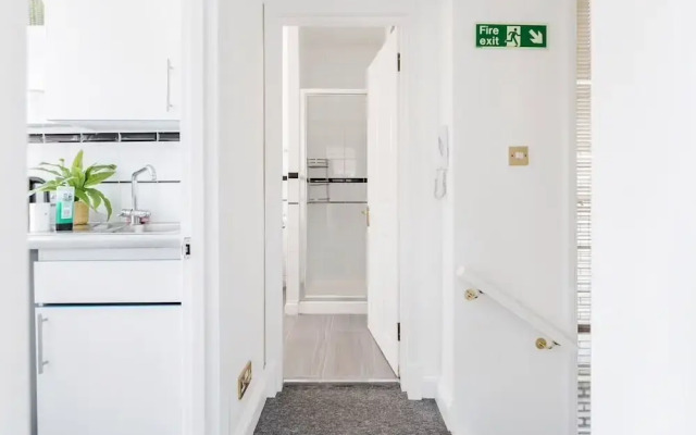 Dashing Duplex Bond Apartment WOOD