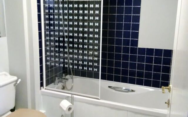 Riverside Court Apartment