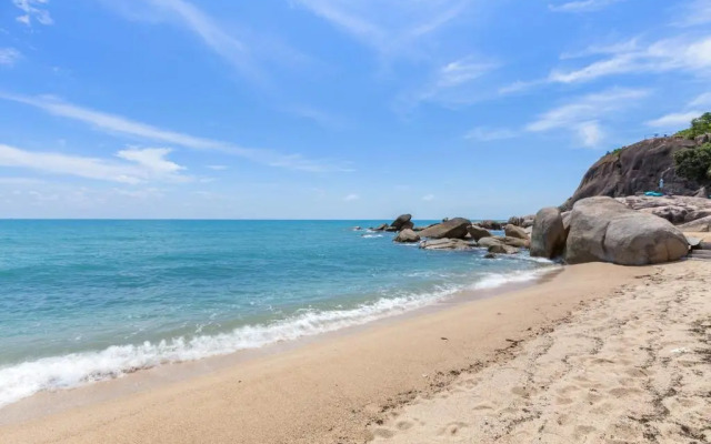 The Dinky Rock, Lounge Beach Club & Spa Hotel