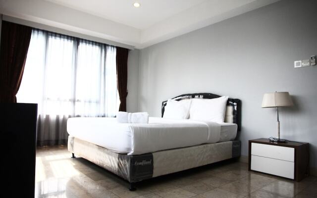 Classic Brawijaya Apartment with Pool View