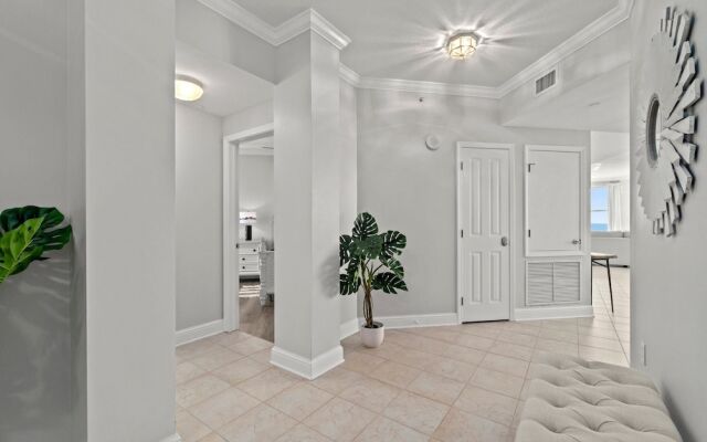 Luxury Beachfront Condo w/ 2 Balconies! Sleeps 8! Walk to Pier Park!