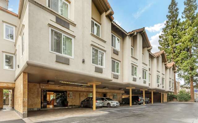 Best Western Plus Airport Plaza