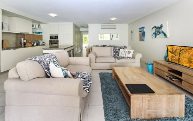 Blue on Blue Apartment 815
