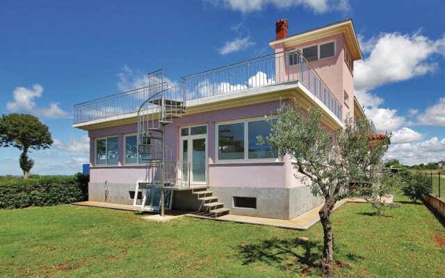 Nice Home in Vodnjan With Wifi and 2 Bedrooms