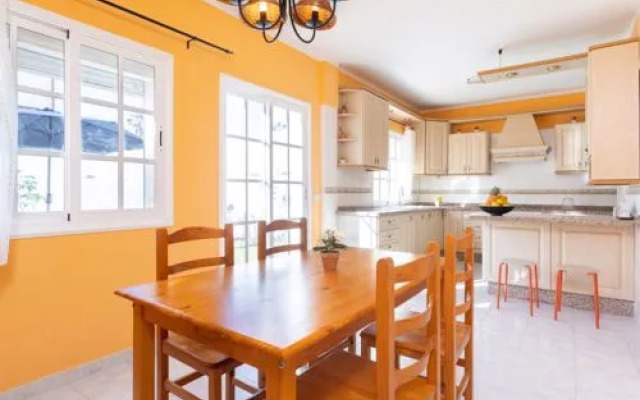 Sunny House El Roque