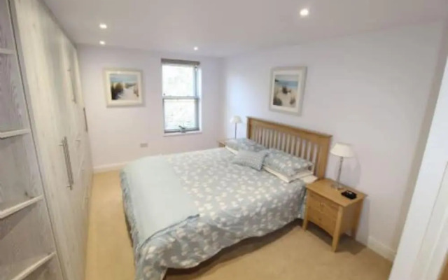 Middle Chine - 2 Bedroom Holiday Home