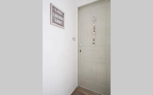 Bright, Cosy Studio close to Glyfada Beach & Center