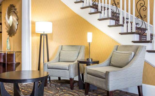 Comfort Inn & Suites at Stone Mountain