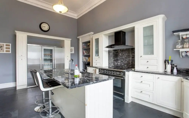 Huge Luxury Townhouse in the City Centre