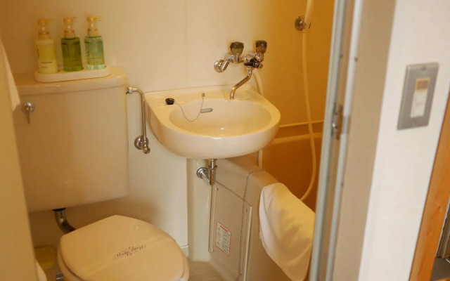 Hiroshima Peace Hotel - Hostel