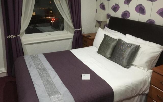 Benson Hotel - Small Families & Couples only
