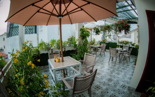 Laverne Hotel