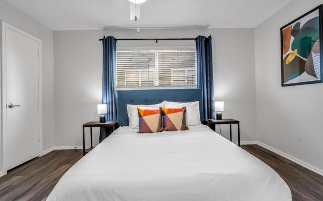 West University- 2BR- Parking- WiFi