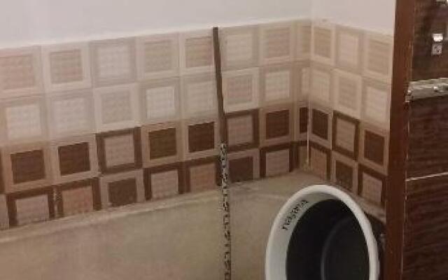 POP HOME 70396 Guptas Homestay