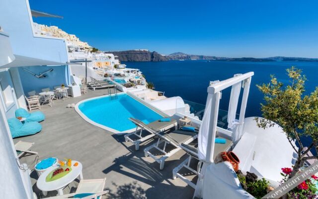 Kima Oia Suites
