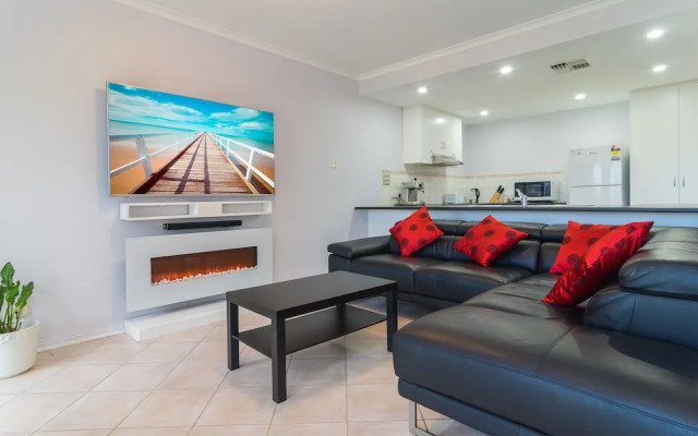 Port Adelaide Harbourside Home