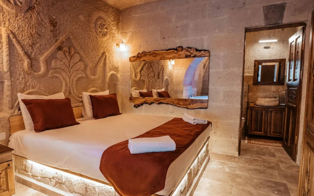 Bayar Cave Suites