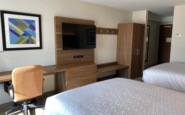 Holiday Inn Express & Suites Chatsworth by IHG