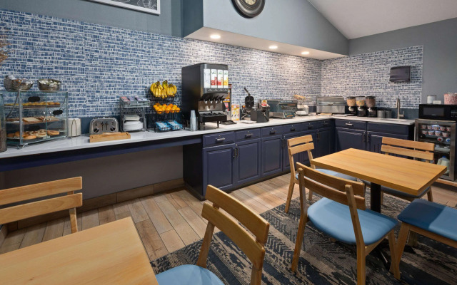 AmericInn by Wyndham North Branch