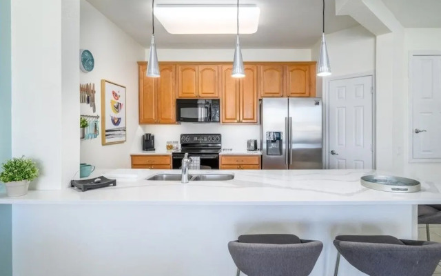 Penthouse Gem 3 Bedroom Condo by Redawning