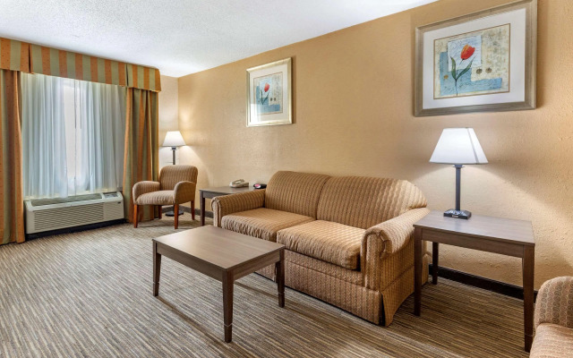 Quality Inn & Suites Hanes Mall