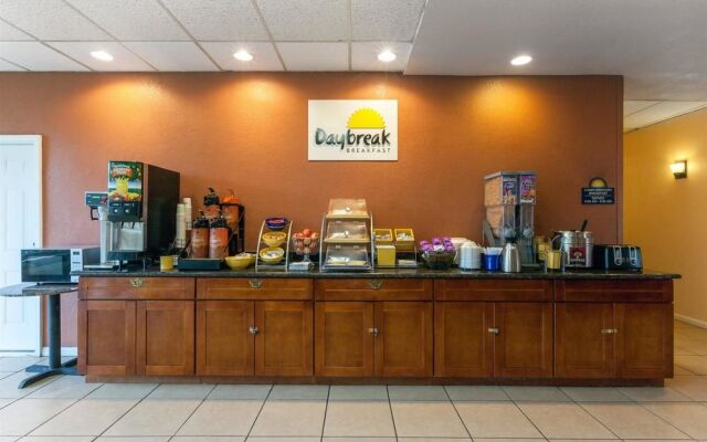 Days Inn by Wyndham Oklahoma City Fairground