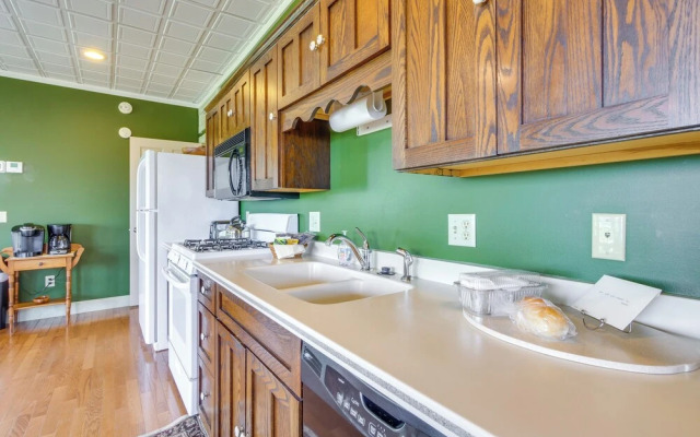 Amish Country Getaway w/ Pastoral Views!