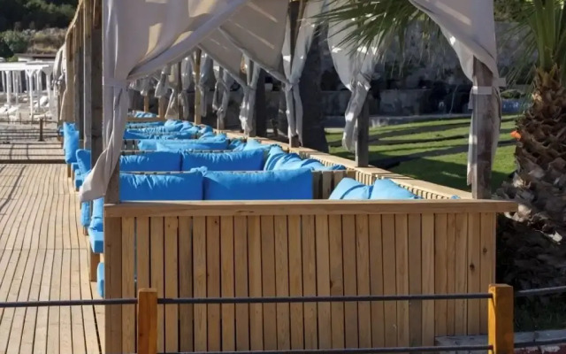 Sude Beach Resort Hotel