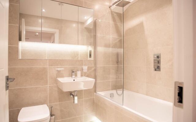 Windsor Castle Two-bedroom Apartment by Belvilla