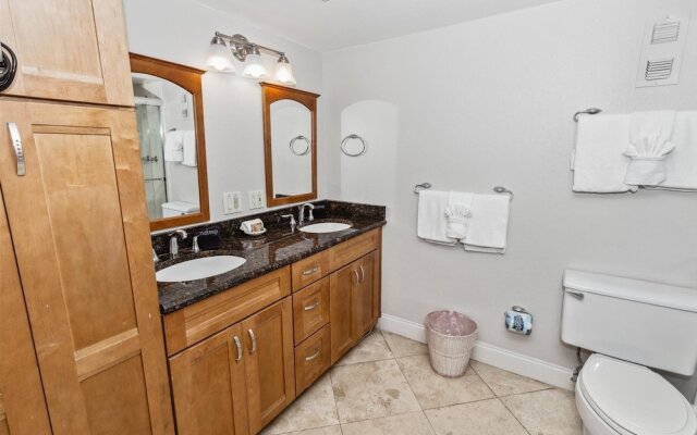 Shoreline Towers 1052 2 Bedroom Condo by RedAwning