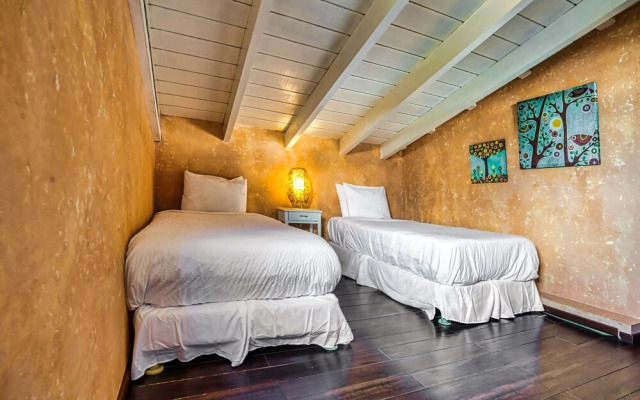 Mexican Style Villa With Private Pool, Free Utilities