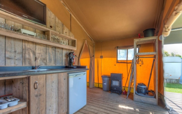 Tent Cabin With Kitchen Near Breda