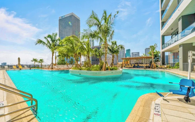 Luxury 49FL Condo with City Views