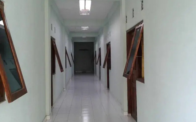 Rumah Singgah Peziarah Ganjuran by ZUZU