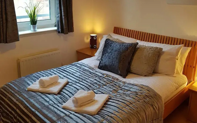 Executive Open Plan Apartment in Leith