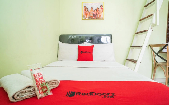 RedDoorz Syariah near Suncity Mall Sidoarjo