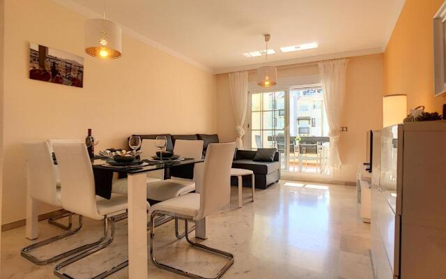 2239-Lovely 2 bedrooms with pool and paddle court