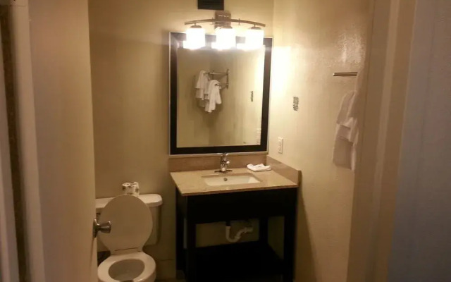 Rodeway Inn & Suites