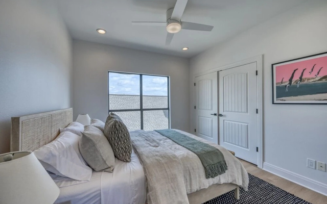 Luxury Lakefront Home-private Dock - Dipping Pool!