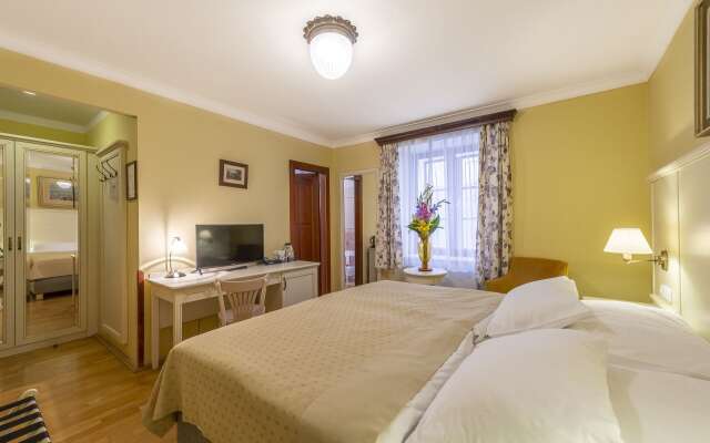 Hotel Cerny Slon